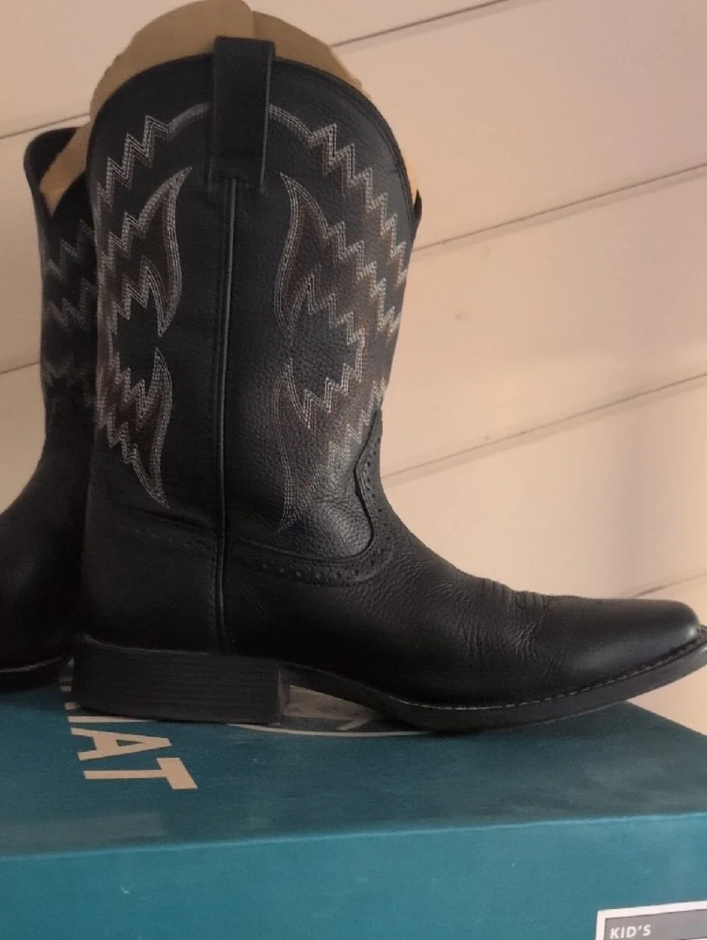 Ariat Black Kids' Western Pull-On Boots 5.5 Used Contrast Stitching Cowboy Ranch